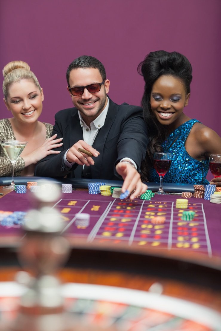 Mobile phone displaying singapore prize Joker Gaming roulette table